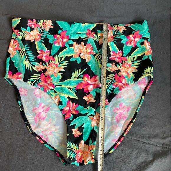 Forever 21+ High-Waisted Green Floral Swim Suit Bottoms Size XL - Picture 4 of 5